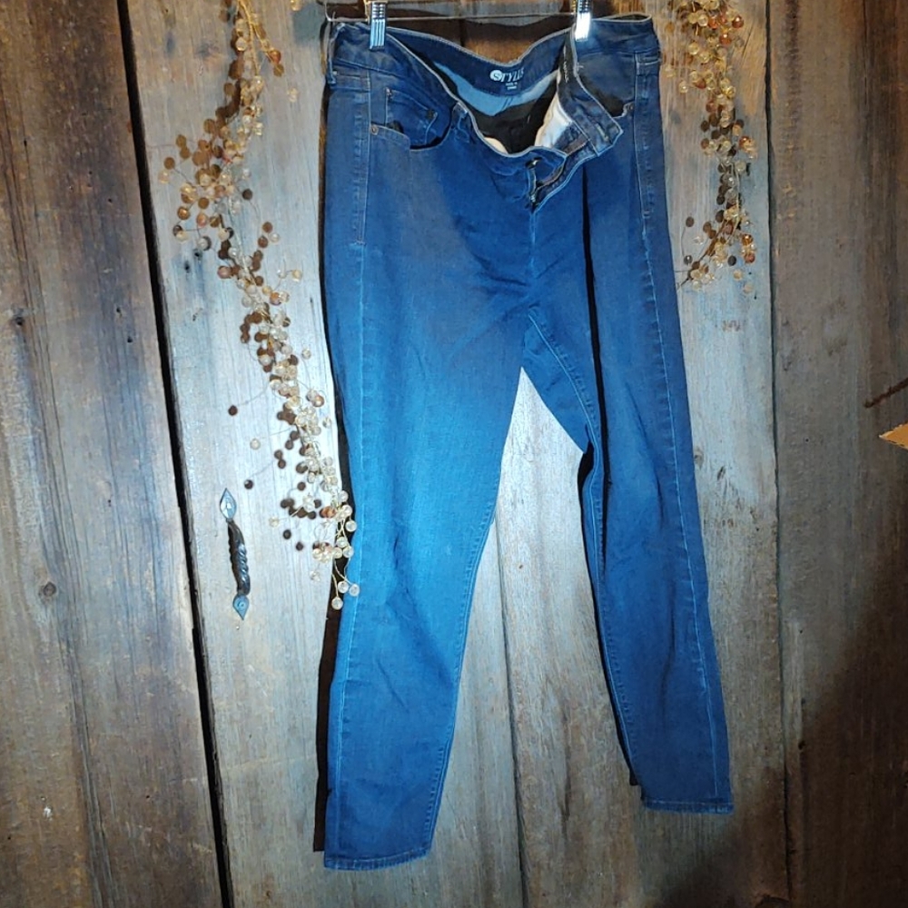 Stylus Capris